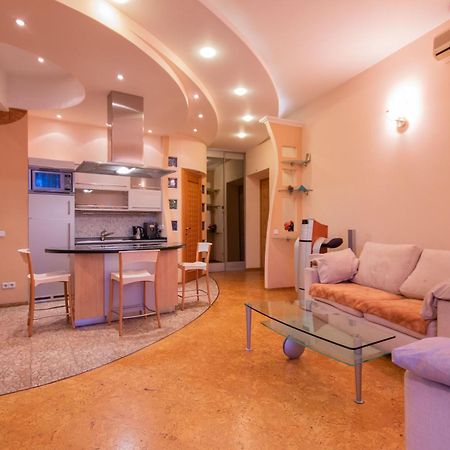 Апартаменти 3-Кімнатні, Метро Хрещатик Kiev Extérieur photo