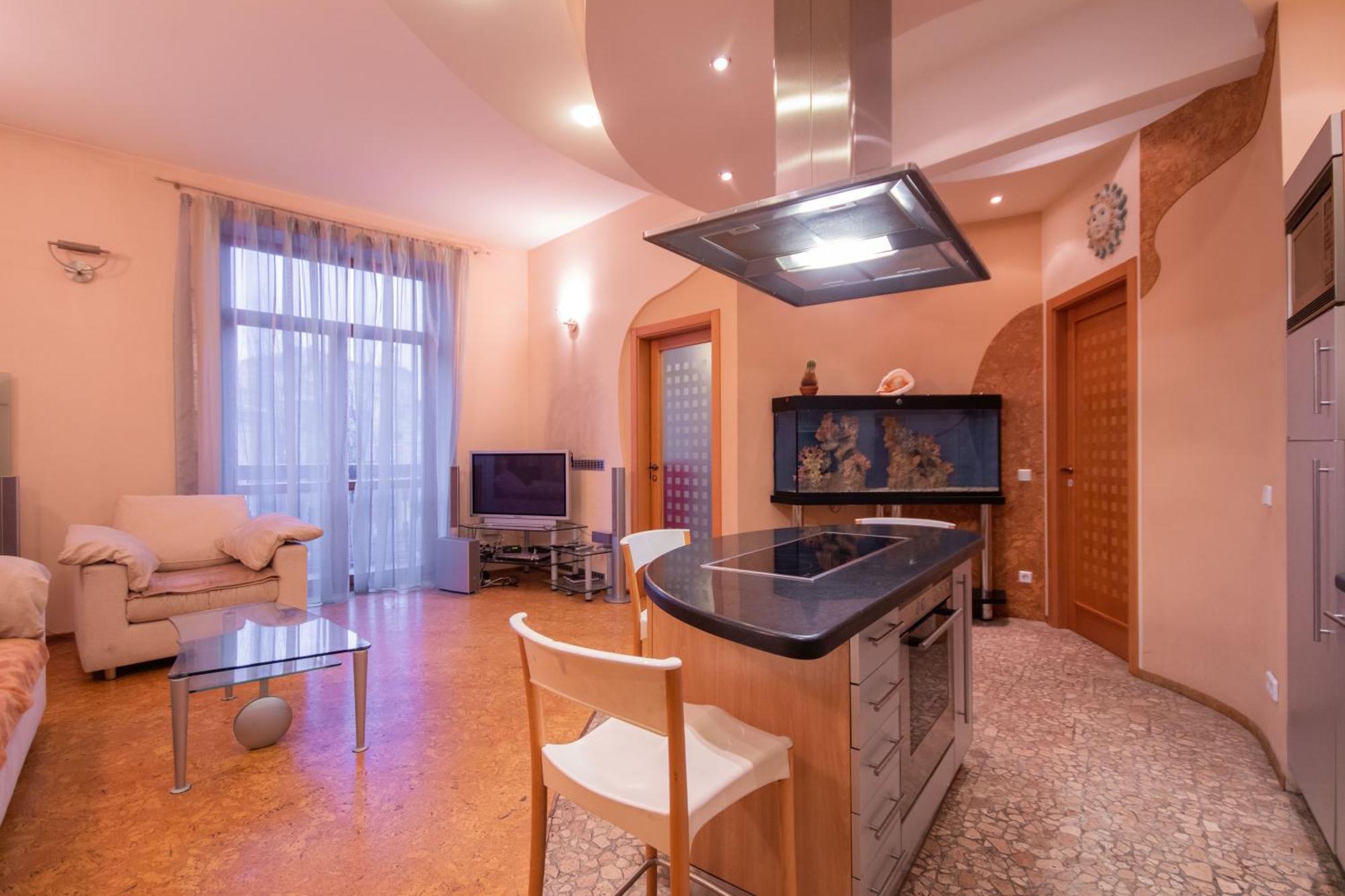 Апартаменти 3-Кімнатні, Метро Хрещатик Kiev Extérieur photo