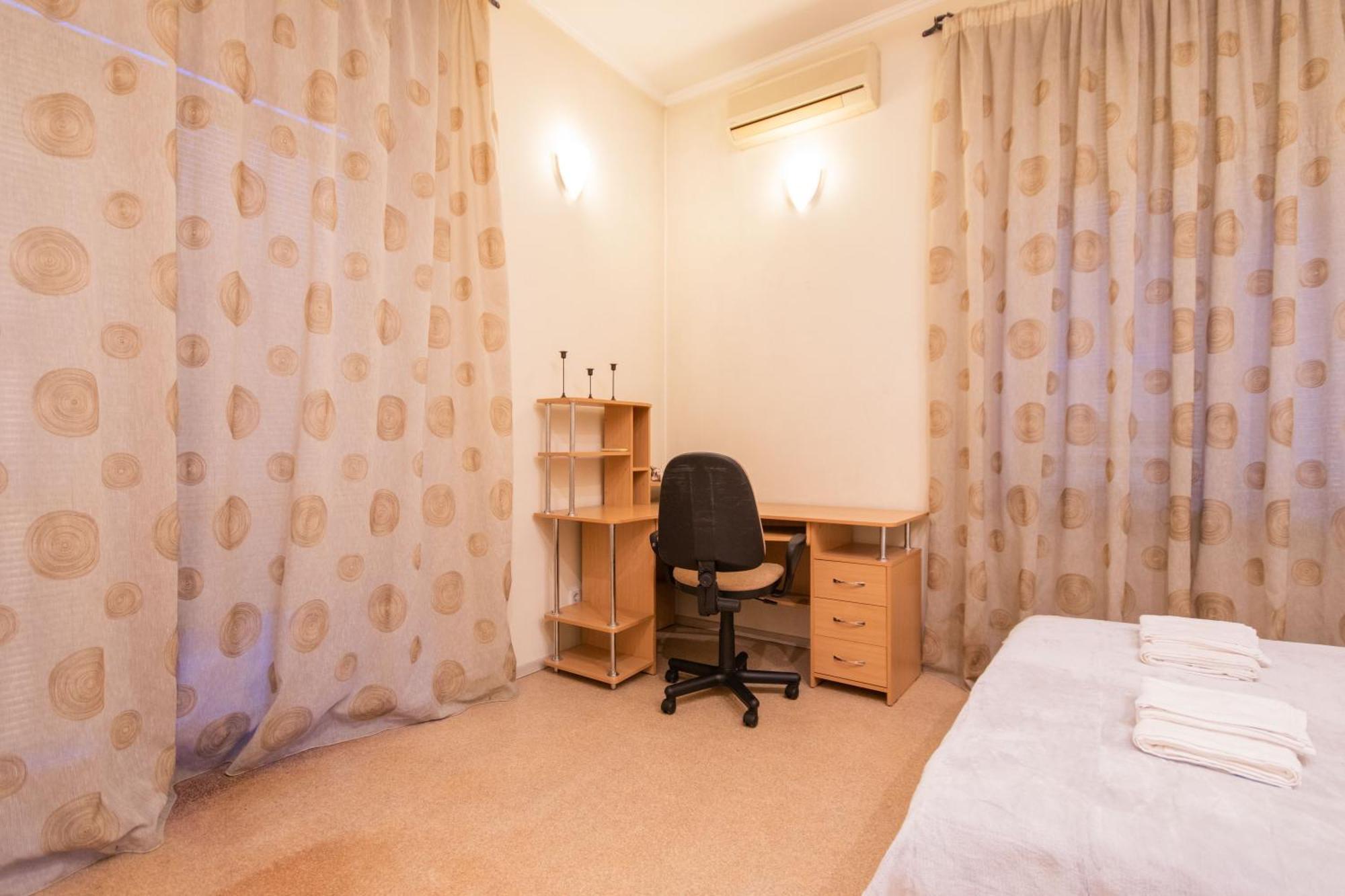 Апартаменти 3-Кімнатні, Метро Хрещатик Kiev Extérieur photo